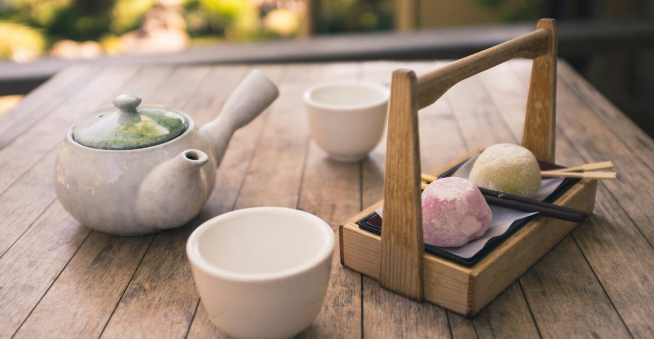 In Japan, “Wagashi (Japanese sweets)” changes with the seasons